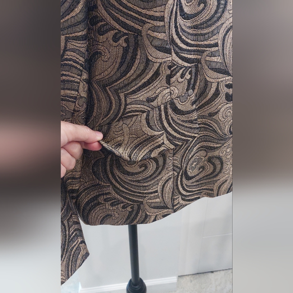 Kasper Elegant Gold and Black Patterned Jacket. Open Forward - Picture 3 of 10
